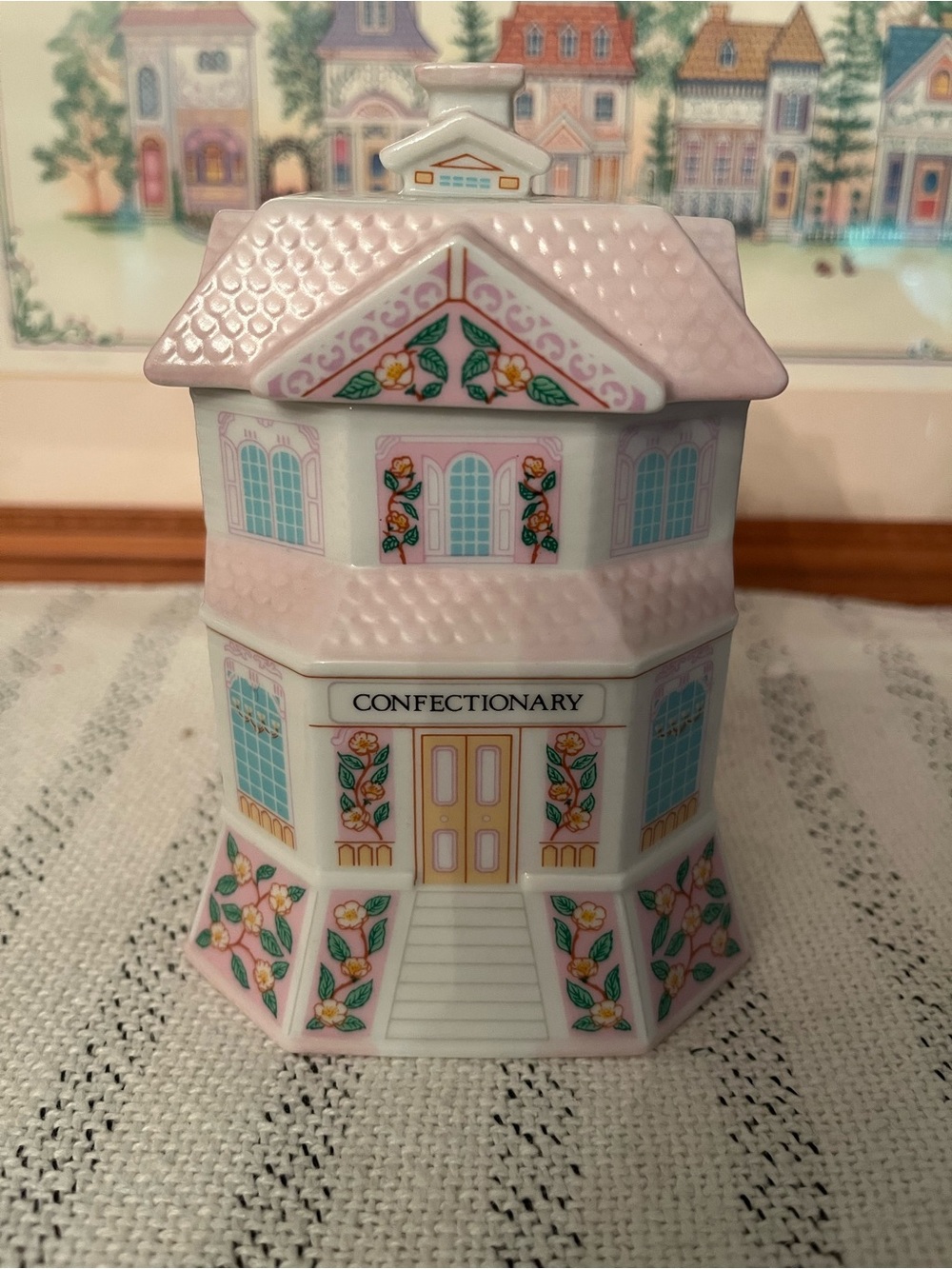 LENOX Village House-Shaped Porcelain Sugar Bowl with Lid and Spoon, 1990s